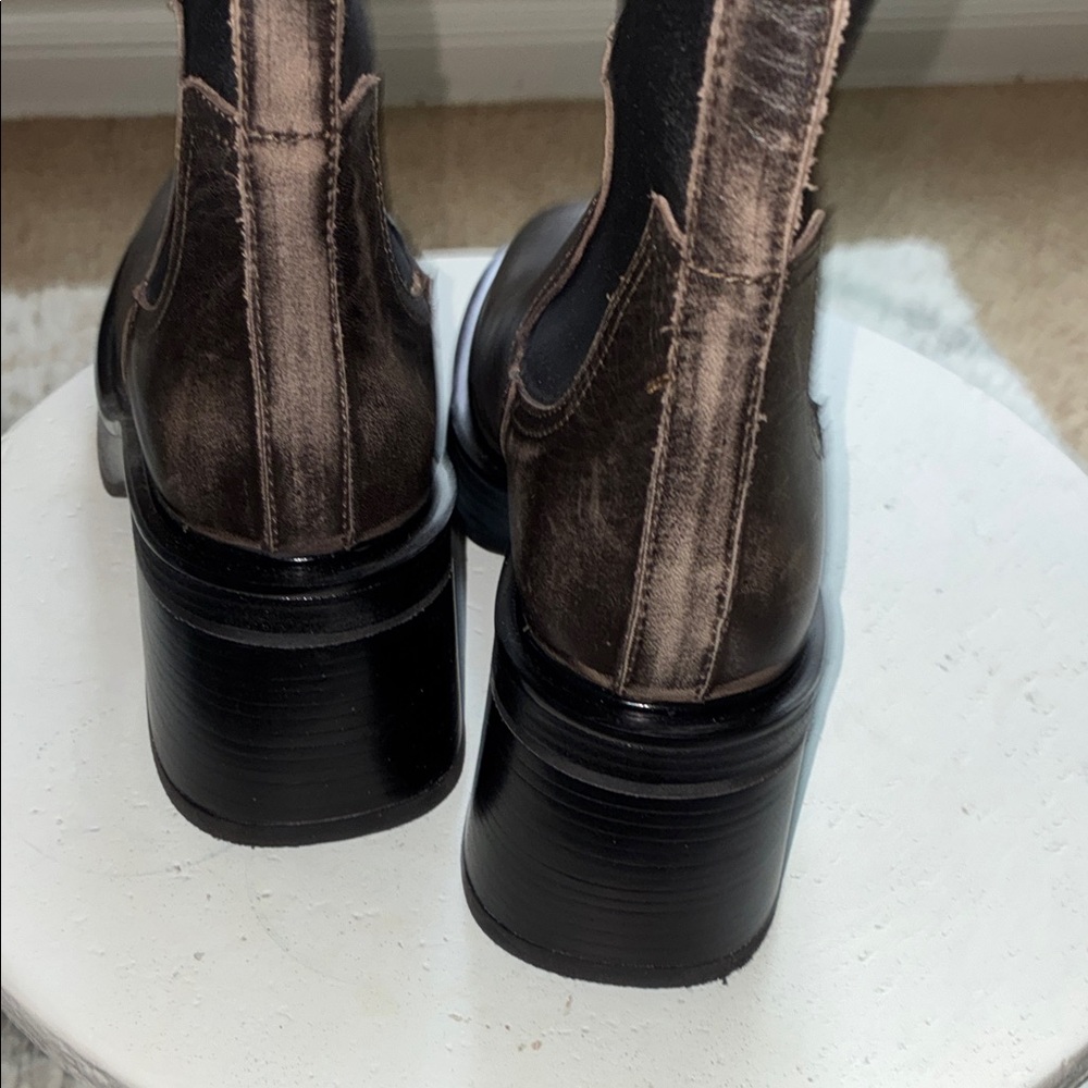 Steve Madden Leather Chelsea Boots - Picture 4 of 8